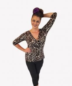 Hemet Three Quarter Sleeve V Neck Top In Leopard Women's Apparel