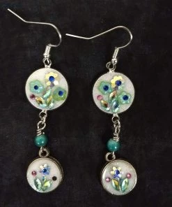 Aye Que Chula Crystal Flower Earrings