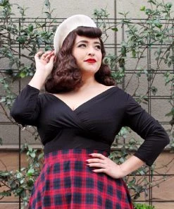 Women's Apparel Hemet Three Quarter Sleeve V Neck Top In Black