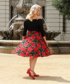 Women's Apparel Hemet Circle Skirt In Red Roses