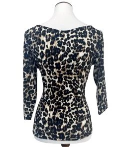 Hemet Three Quarter Sleeve V Neck Top In Leopard Women's Apparel