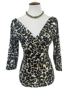 Hemet Three Quarter Sleeve V Neck Top In Leopard Women's Apparel